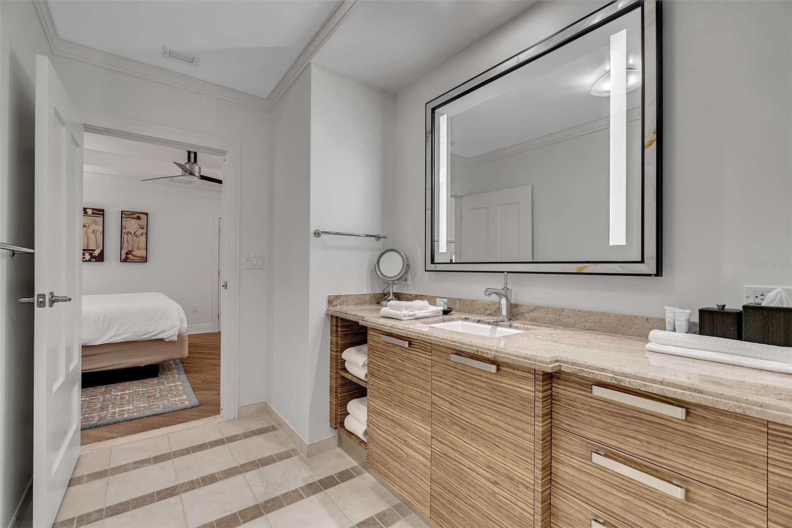 915 SEASIDE DR #611, SARASOTA, FL — photo 36