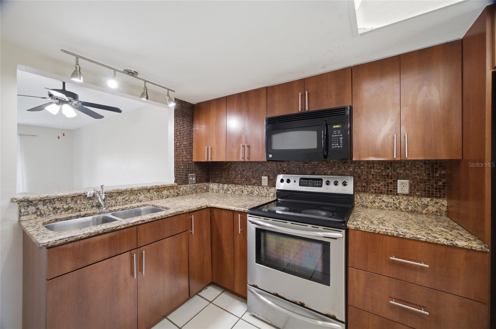 6336 NEWTOWN CIR #36C1, TAMPA, FL — photo 5