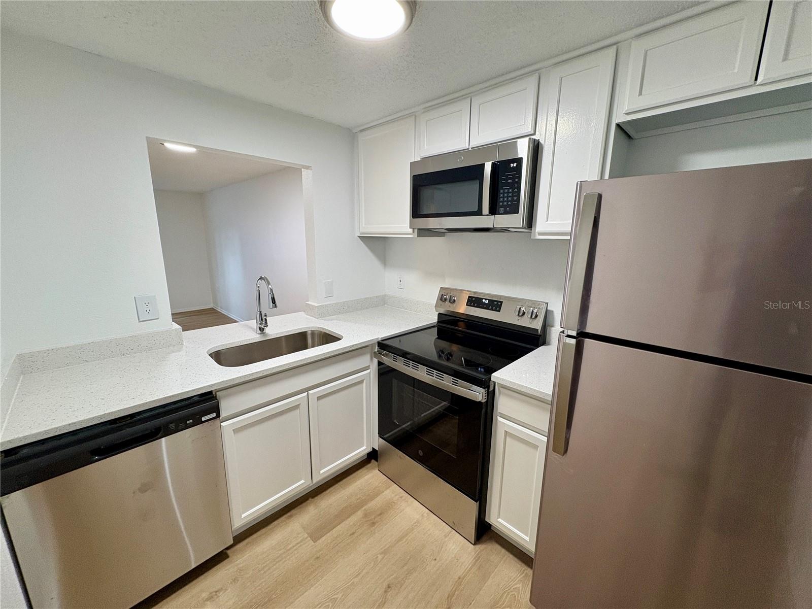 308 57TH AVENUE DR E #A, BRADENTON, FL — photo 3