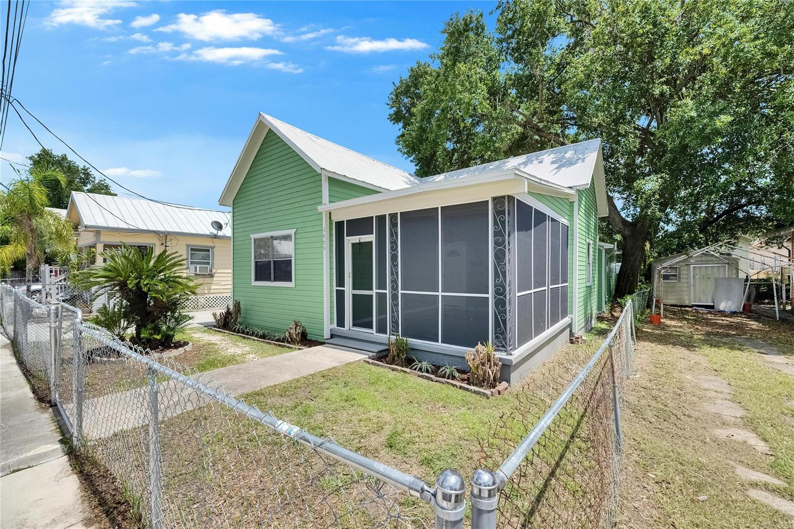 1009 E COLUMBUS DR, TAMPA, FL