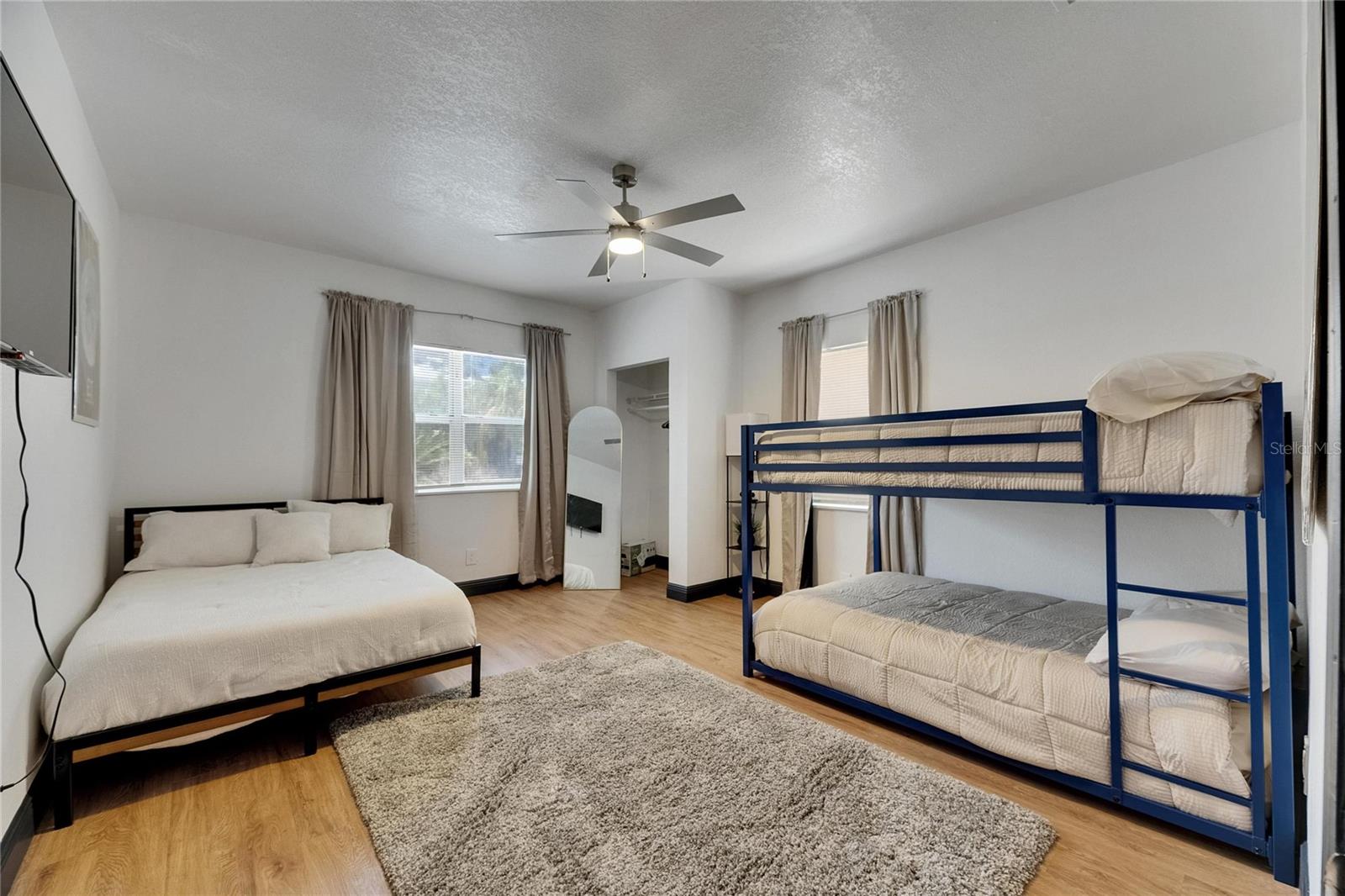 1009 E COLUMBUS DR, TAMPA, FL — photo 17