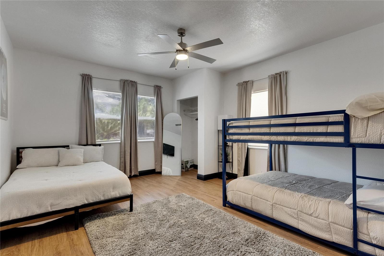 1009 E COLUMBUS DR, TAMPA, FL — photo 32