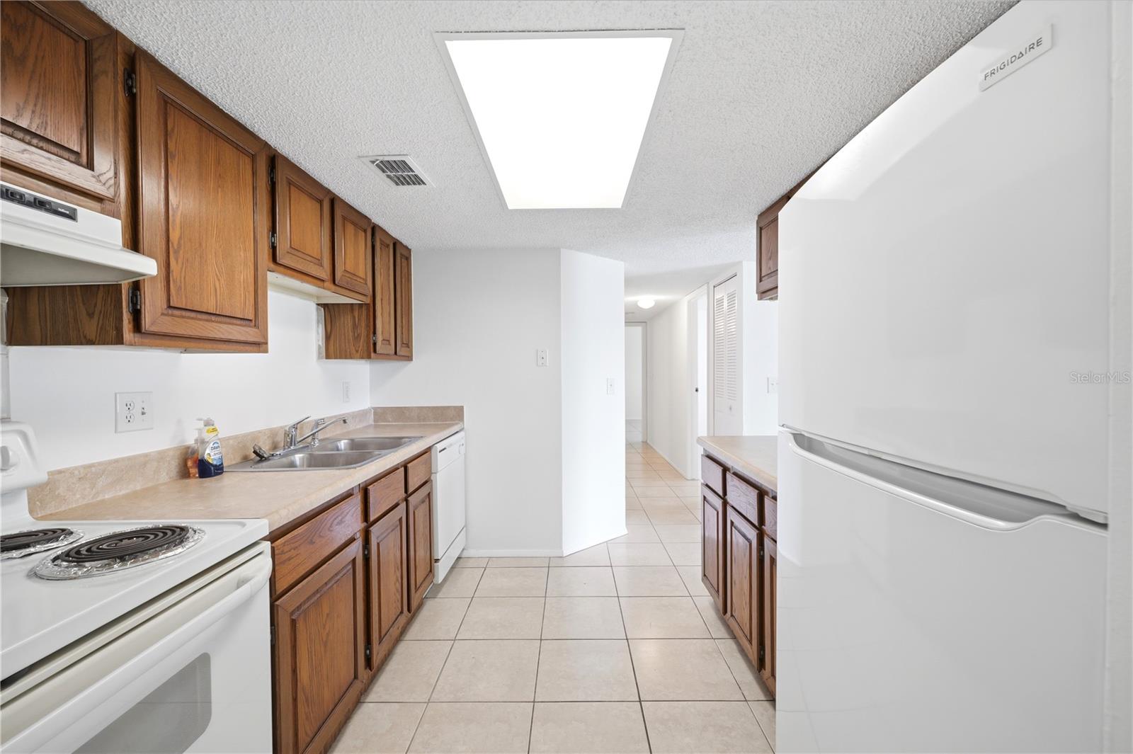 123 LOBLOLLY CT #B, OLDSMAR, FL — photo 6