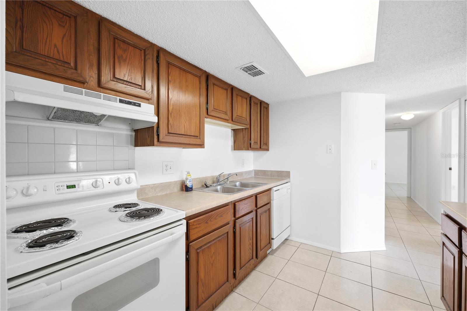 123 LOBLOLLY CT #B, OLDSMAR, FL — photo 9