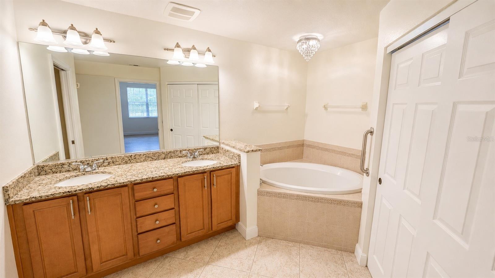 6552 MOORINGS POINT CIR #102, LAKEWOOD RANCH, FL — photo 18