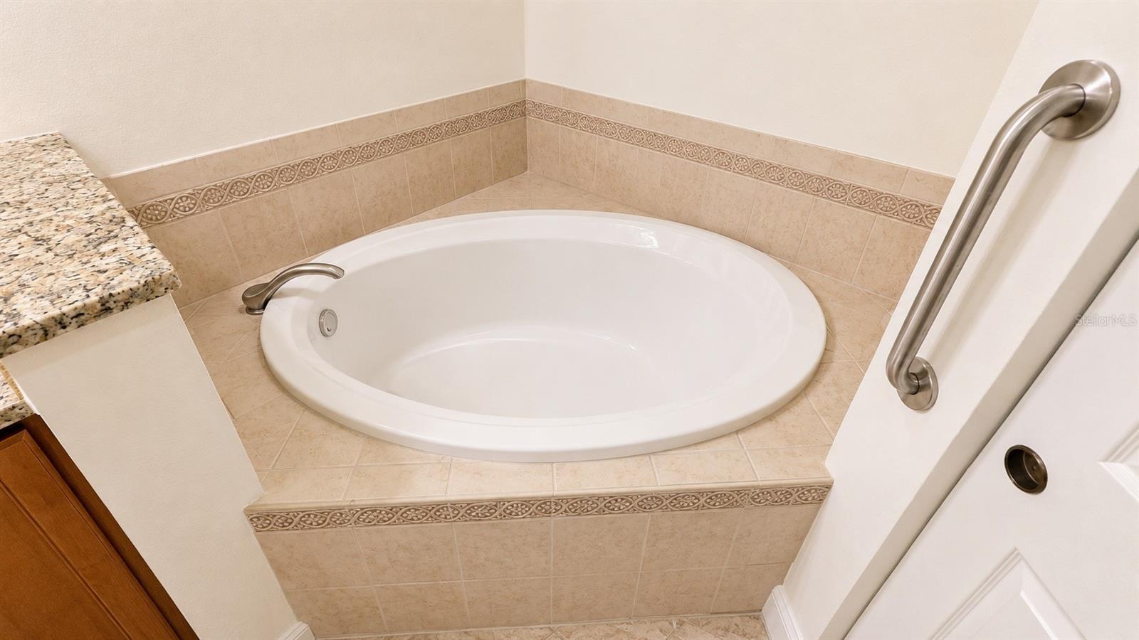 6552 MOORINGS POINT CIR #102, LAKEWOOD RANCH, FL — photo 22