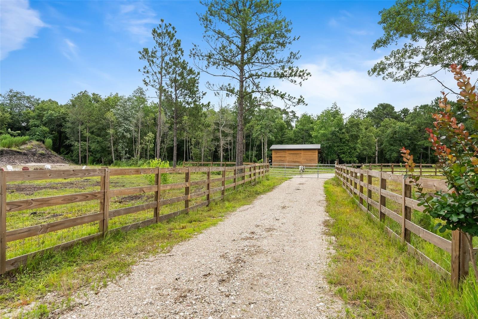 5747 RETREAT RD, KEYSTONE HEIGHTS, FL — photo 2