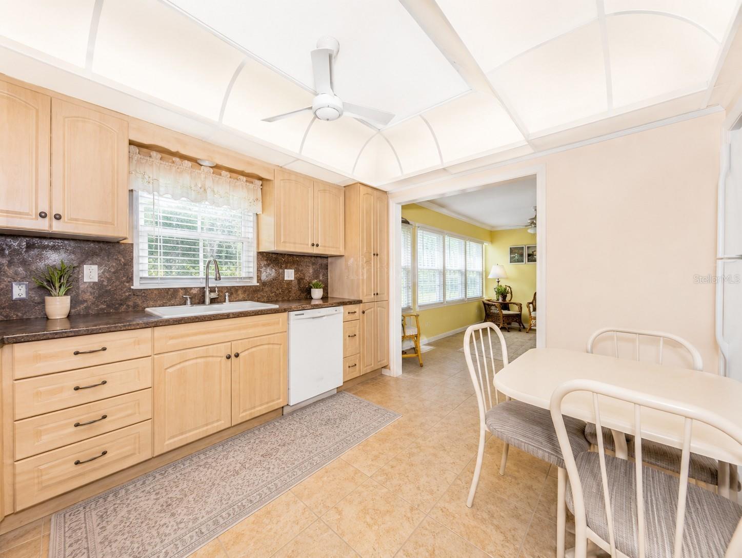 4700 COVE CIR #208, ST PETERSBURG, FL — photo 15