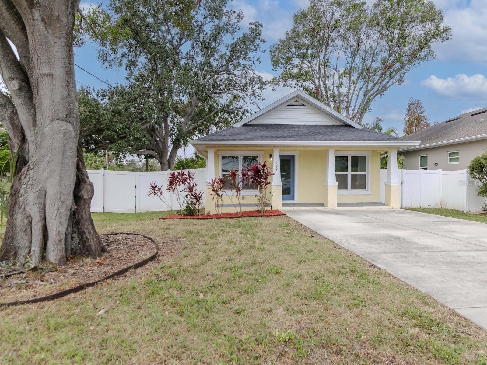 6235 S ADELIA AVE, TAMPA, FL — photo 2