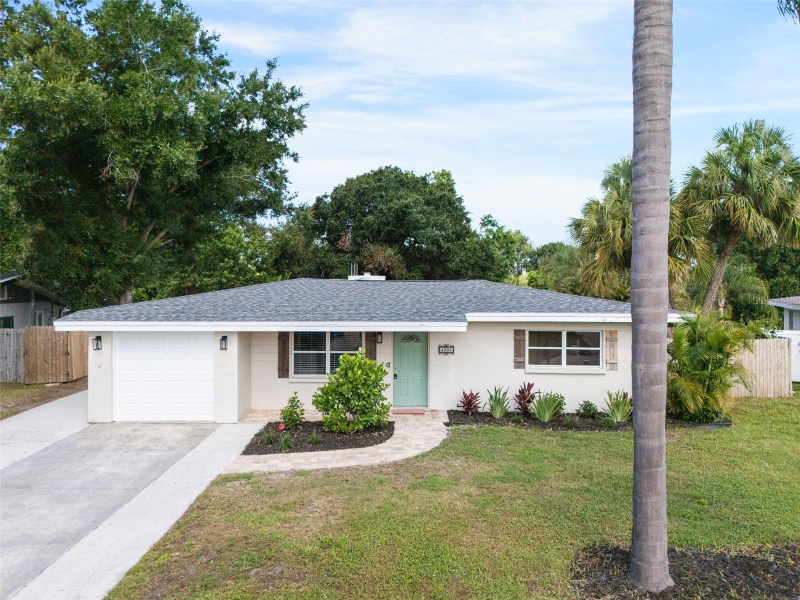 4200 DES PLAINES DR, SARASOTA, FL
