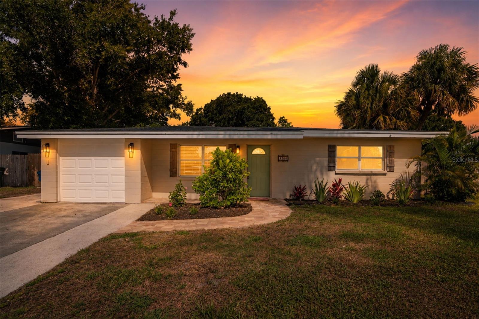 4200 DES PLAINES DR, SARASOTA, FL — photo 2