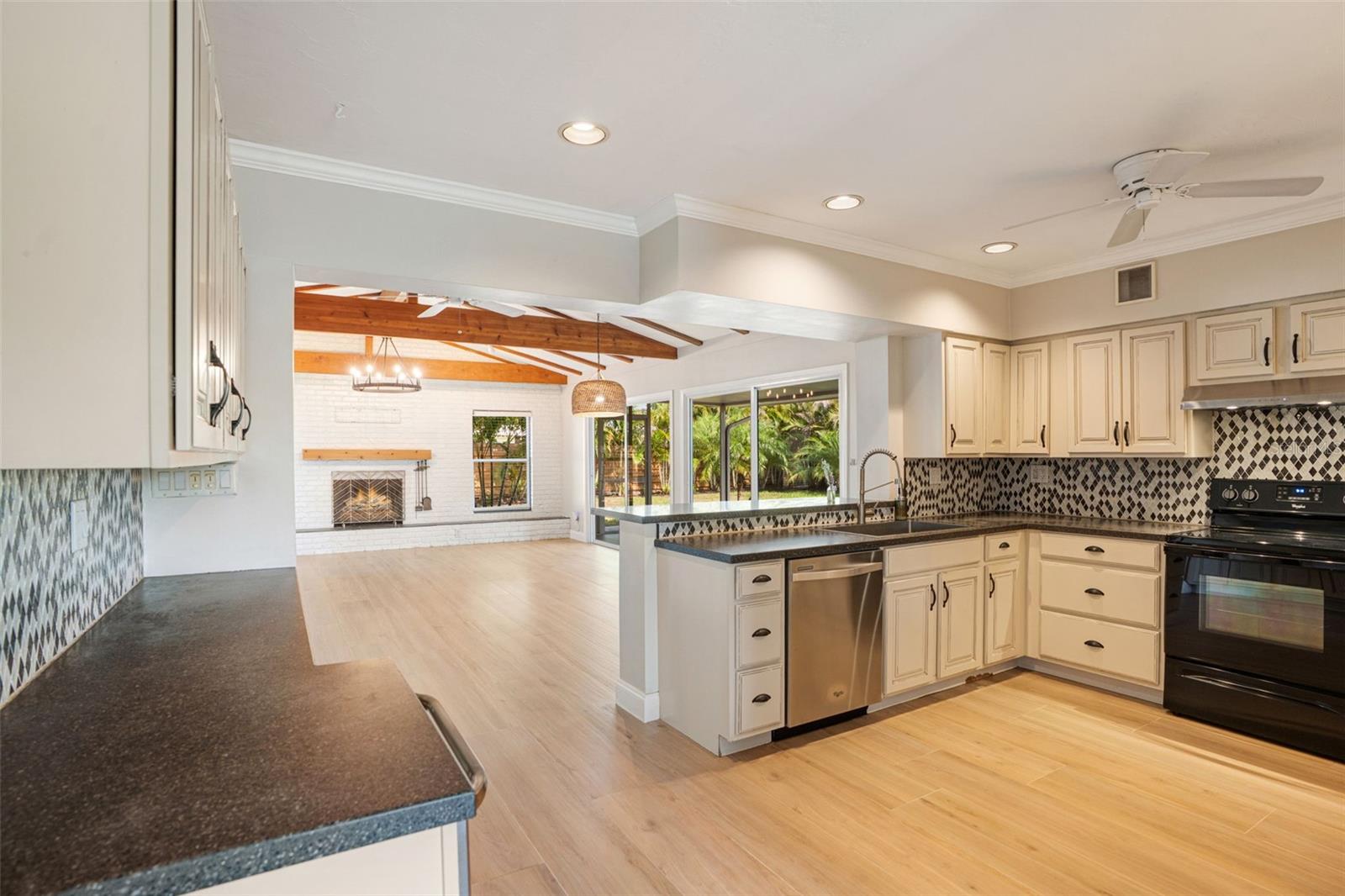 4200 DES PLAINES DR, SARASOTA, FL — photo 13