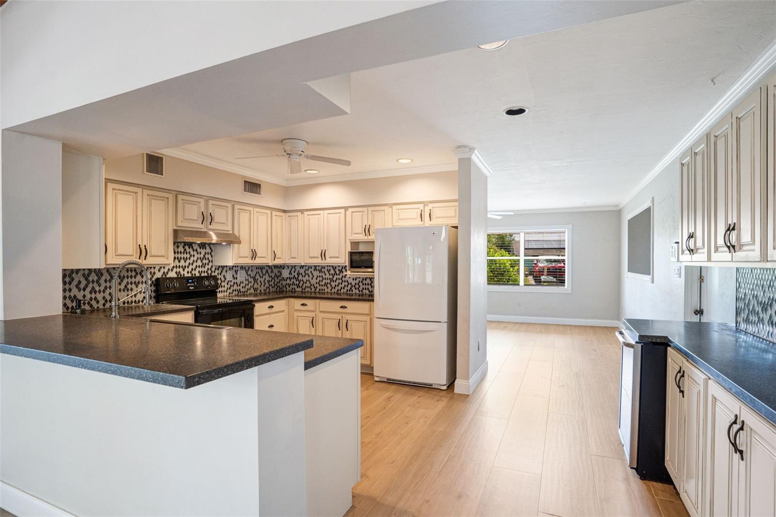 4200 DES PLAINES DR, SARASOTA, FL — photo 15