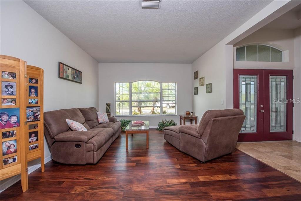 1742 MIRA LAGO CIR, RUSKIN, FL — photo 11