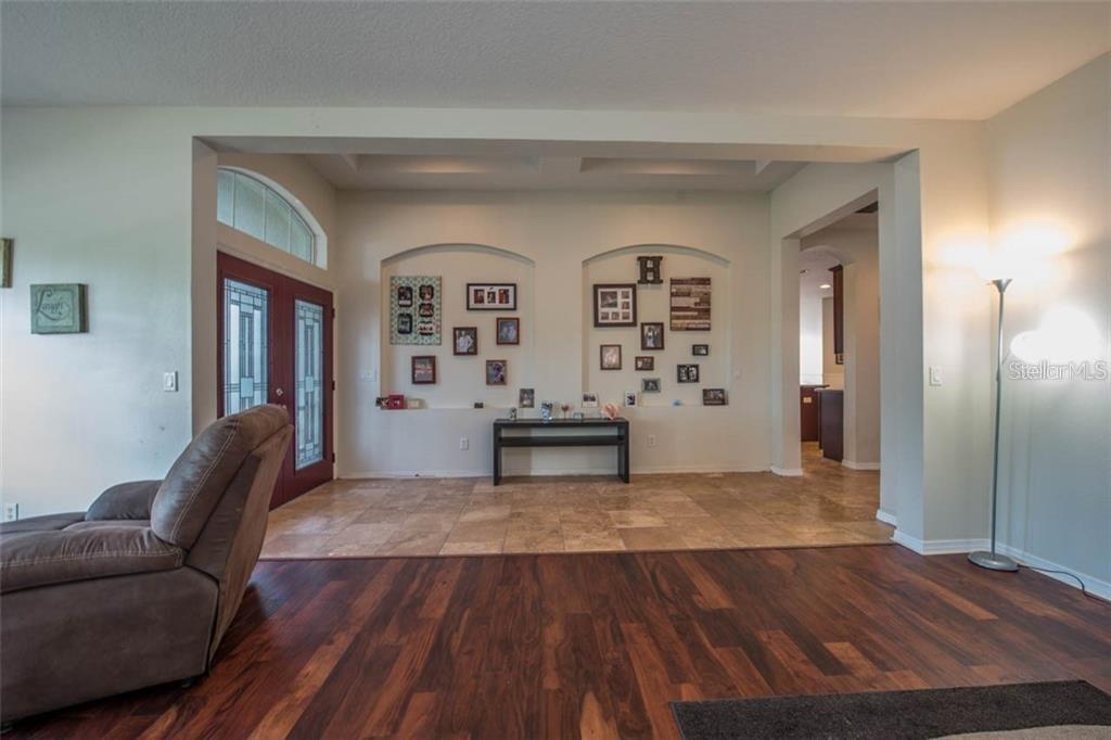 1742 MIRA LAGO CIR, RUSKIN, FL — photo 13