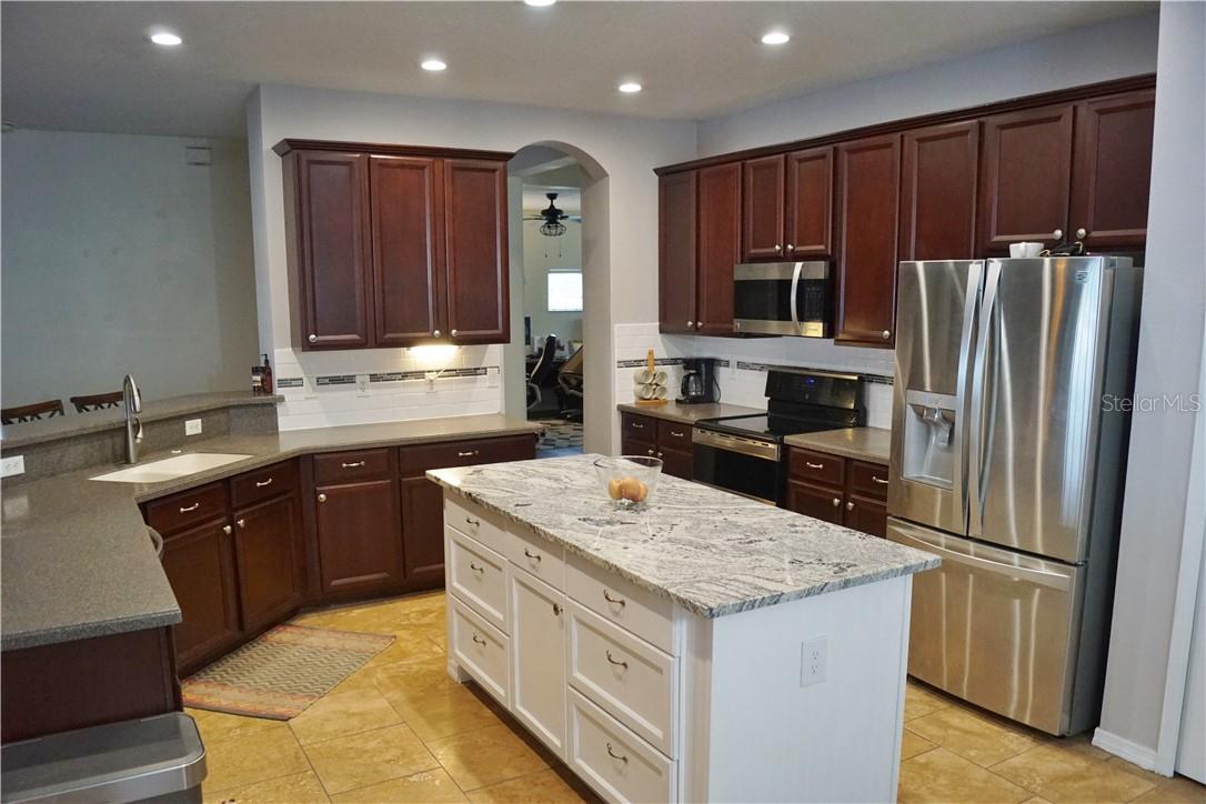 1742 MIRA LAGO CIR, RUSKIN, FL — photo 16