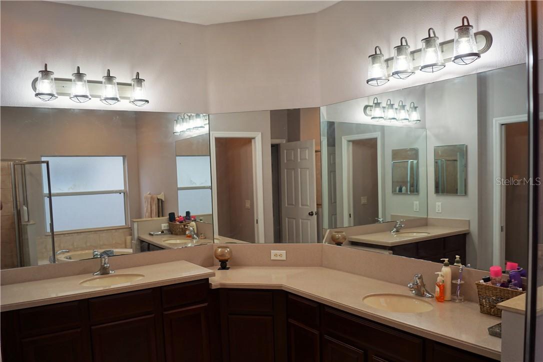 1742 MIRA LAGO CIR, RUSKIN, FL — photo 23