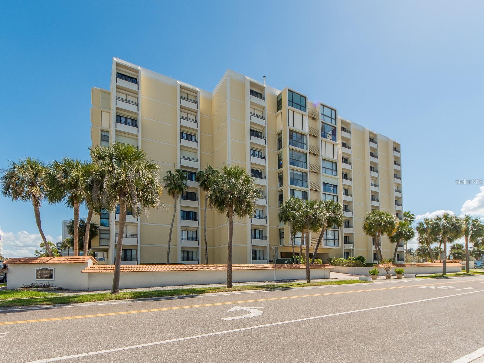 800 S GULFVIEW BLVD #305, CLEARWATER BEACH, FL — photo 2