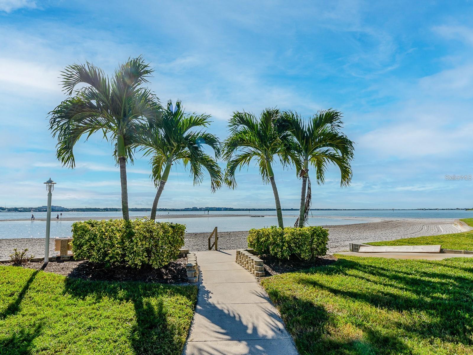 800 S GULFVIEW BLVD #305, CLEARWATER BEACH, FL — photo 34