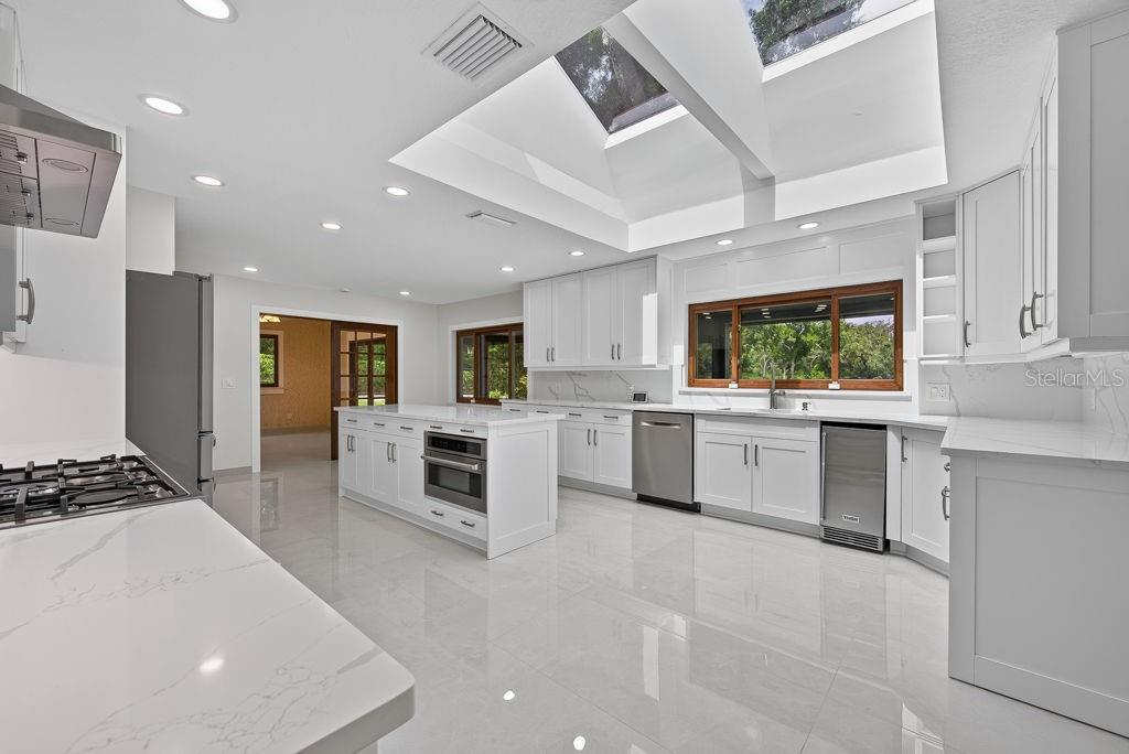1007 LAKEWOOD DR, BRANDON, FL — photo 14
