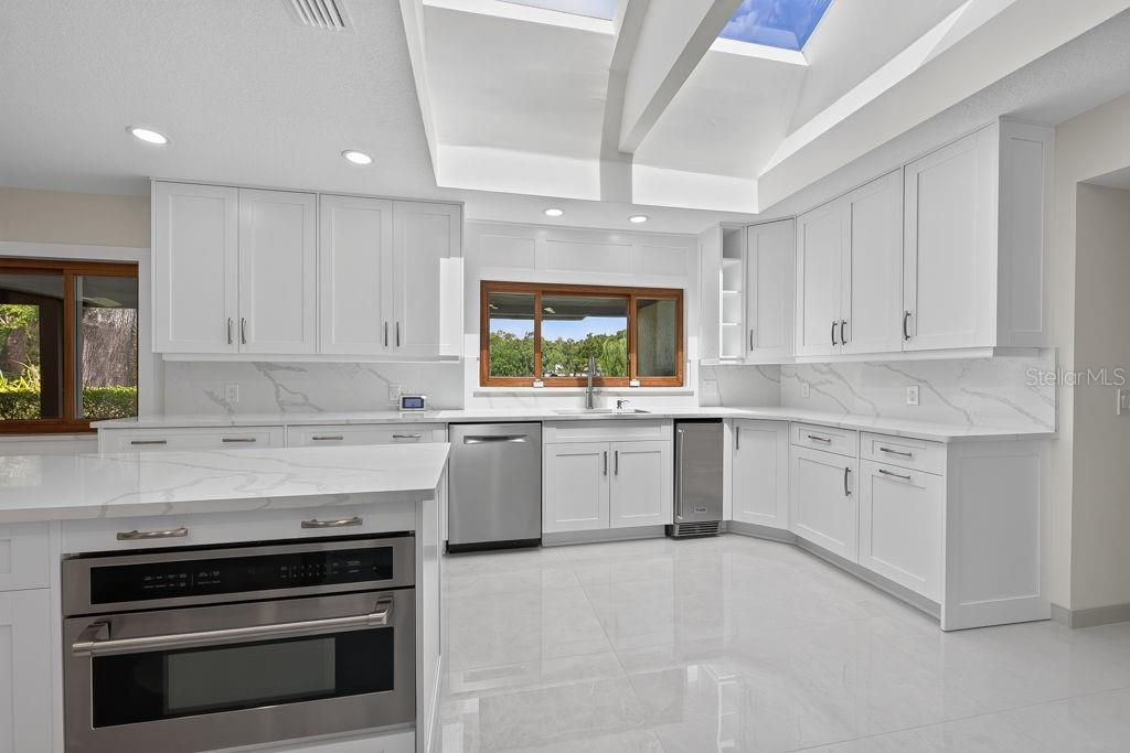 1007 LAKEWOOD DR, BRANDON, FL — photo 17
