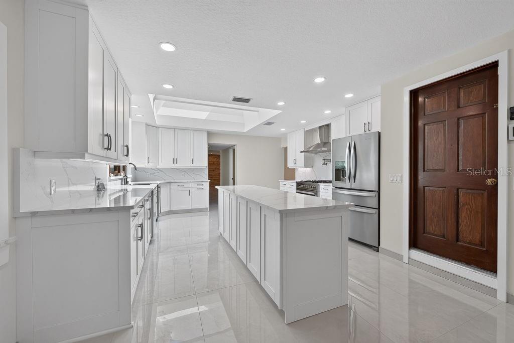 1007 LAKEWOOD DR, BRANDON, FL — photo 20