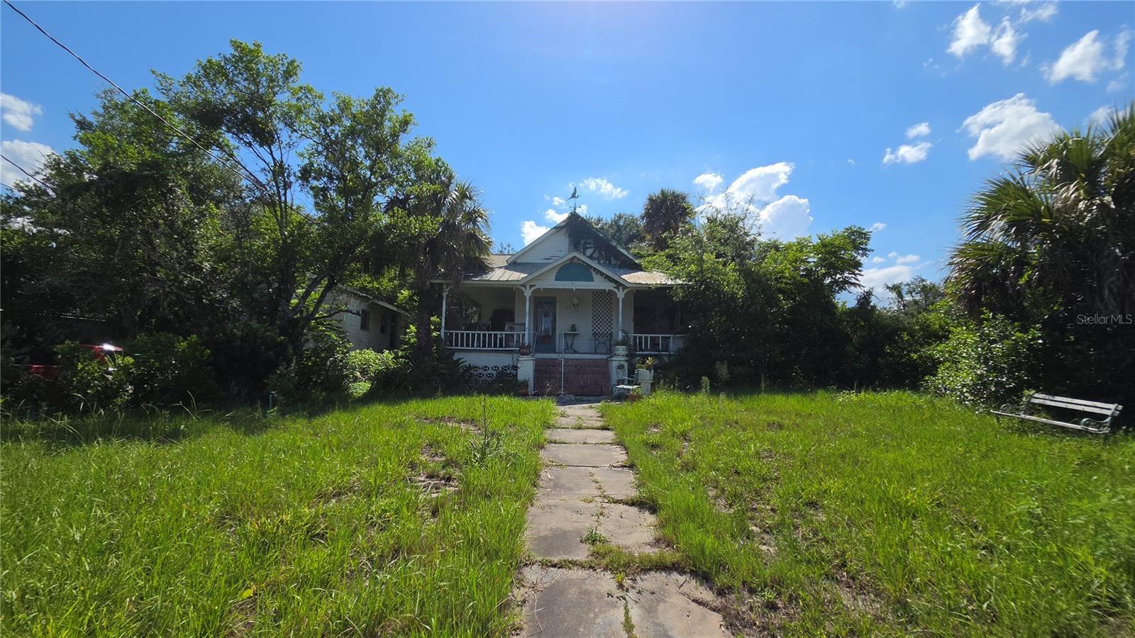 236 N AMELIA AVE, DELAND, FL