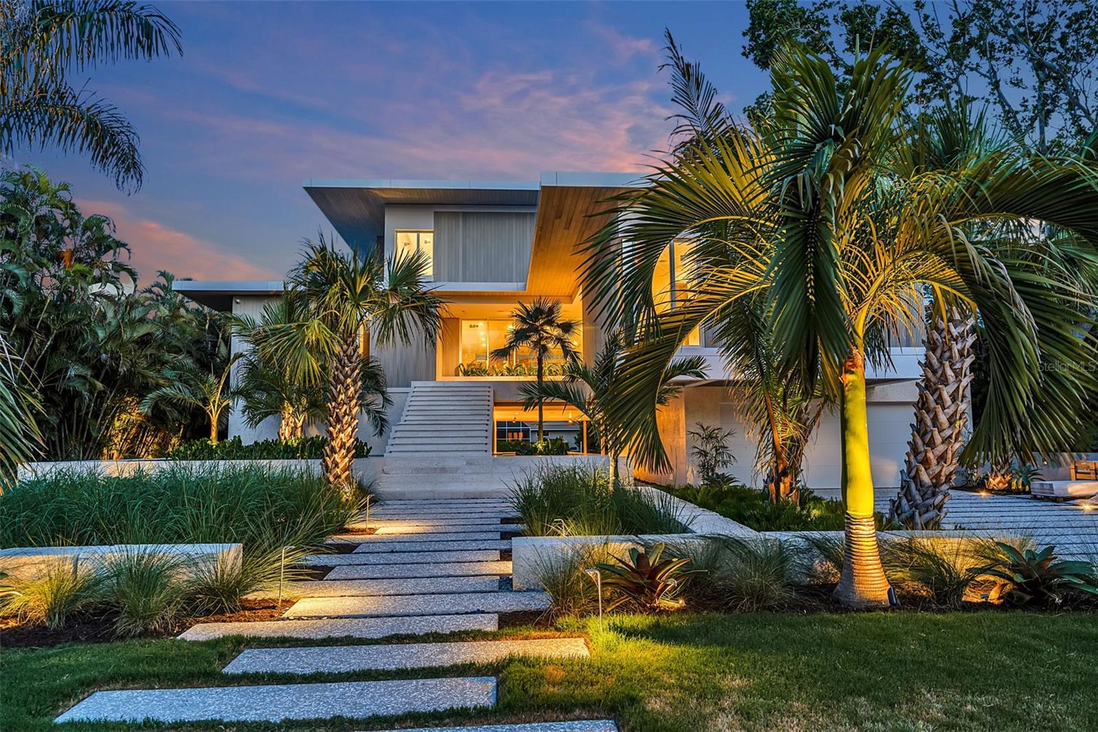 500 HARBOR COVE CIR, LONGBOAT KEY, FL