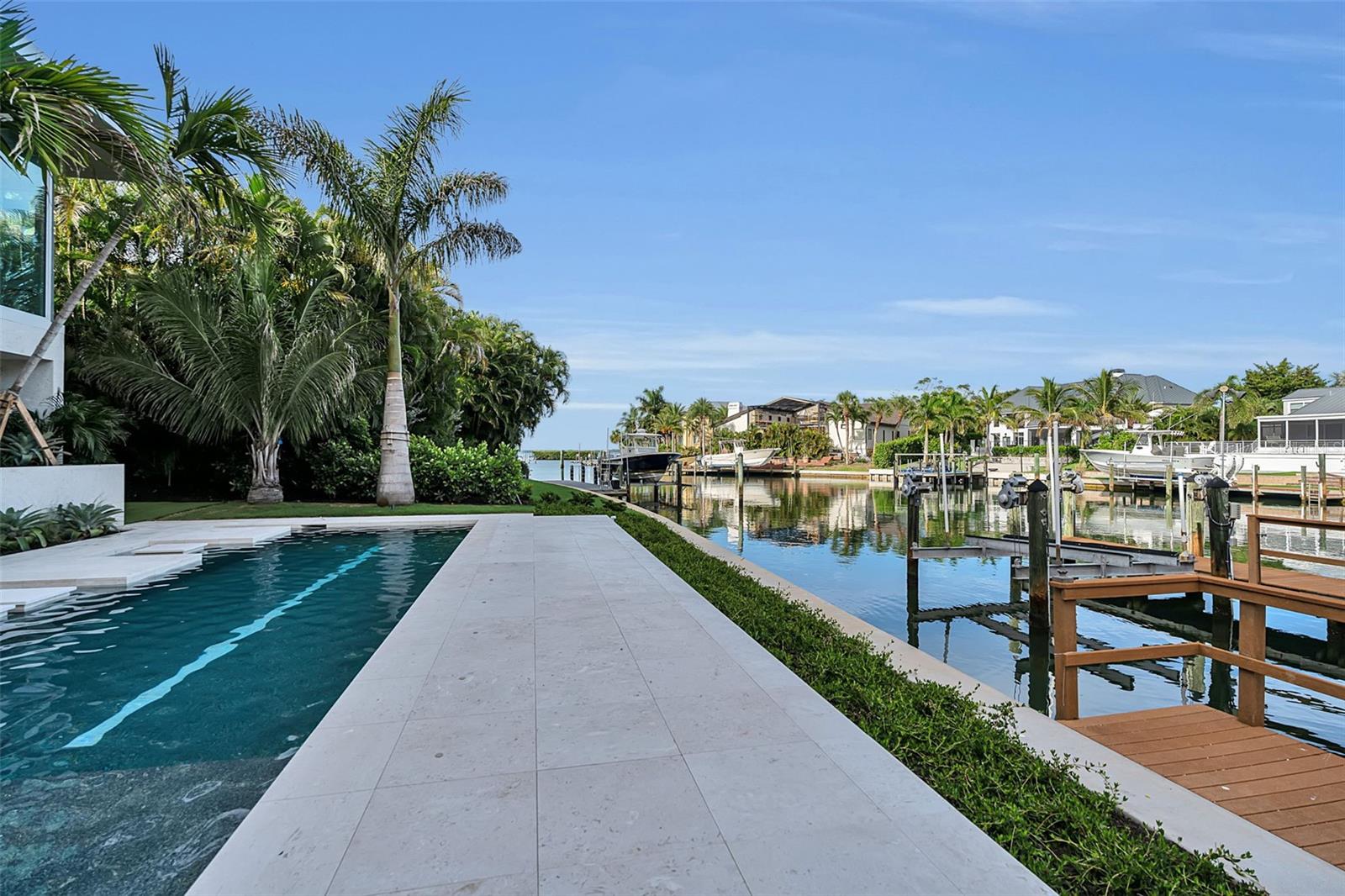 500 HARBOR COVE CIR, LONGBOAT KEY, FL — photo 10