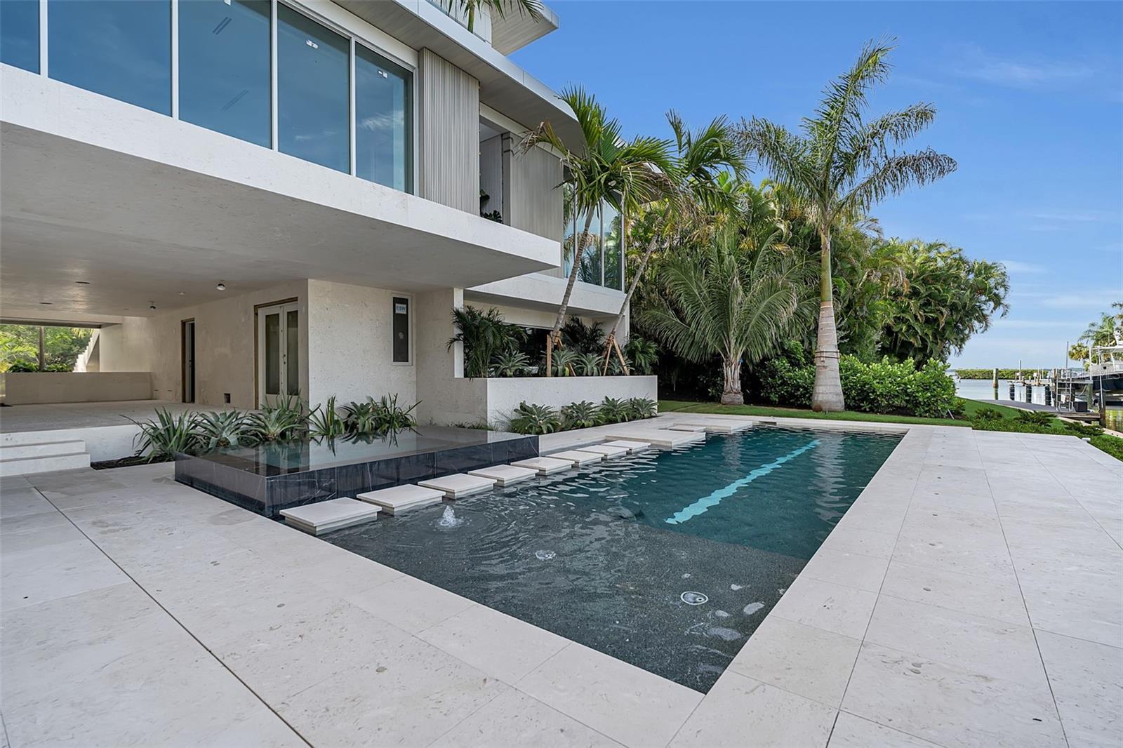 500 HARBOR COVE CIR, LONGBOAT KEY, FL — photo 11