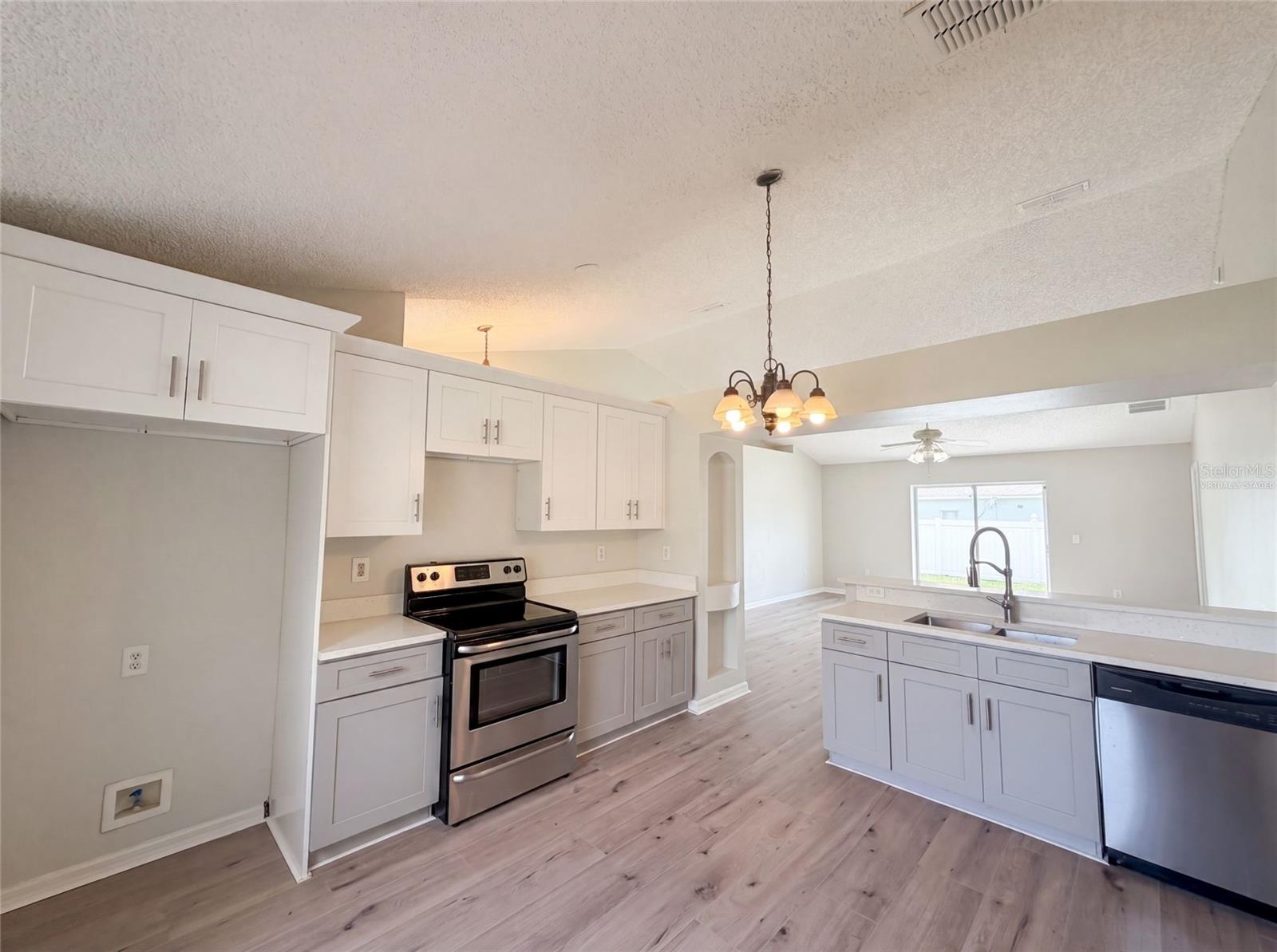 714 DROMEDARY DR, KISSIMMEE, FL — photo 2