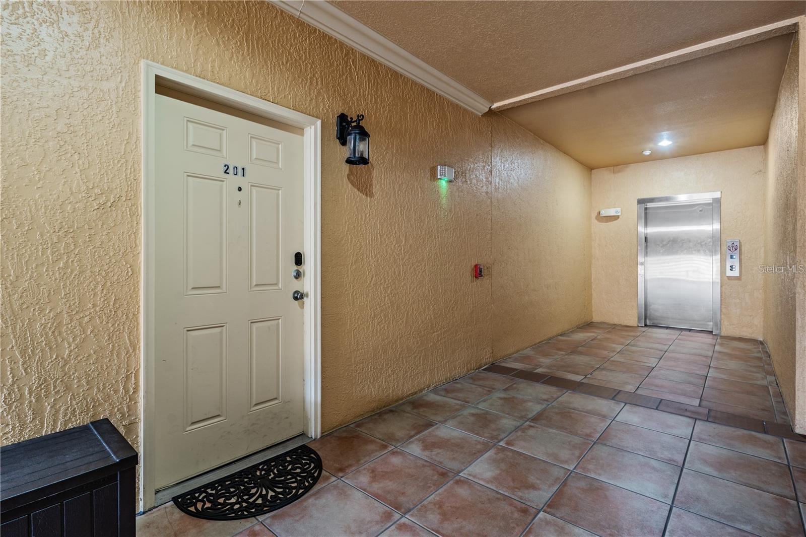 4307 BAYSIDE VILLAGE DR #201, TAMPA, FL