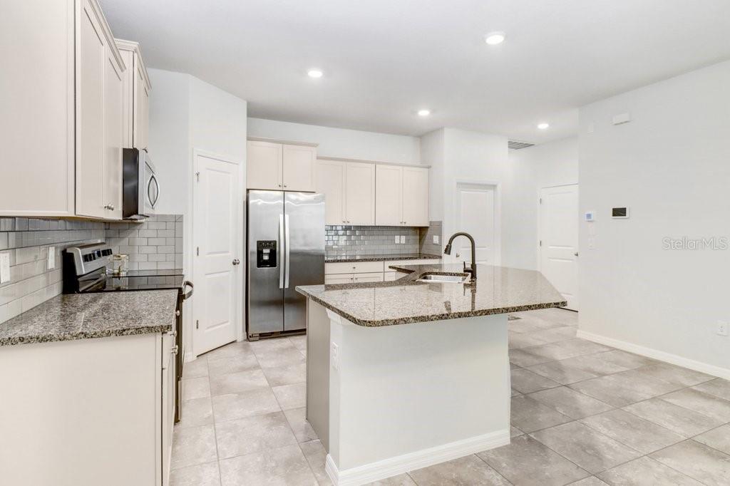 31426 MANGO FADE WAY, SAN ANTONIO, FL — photo 10
