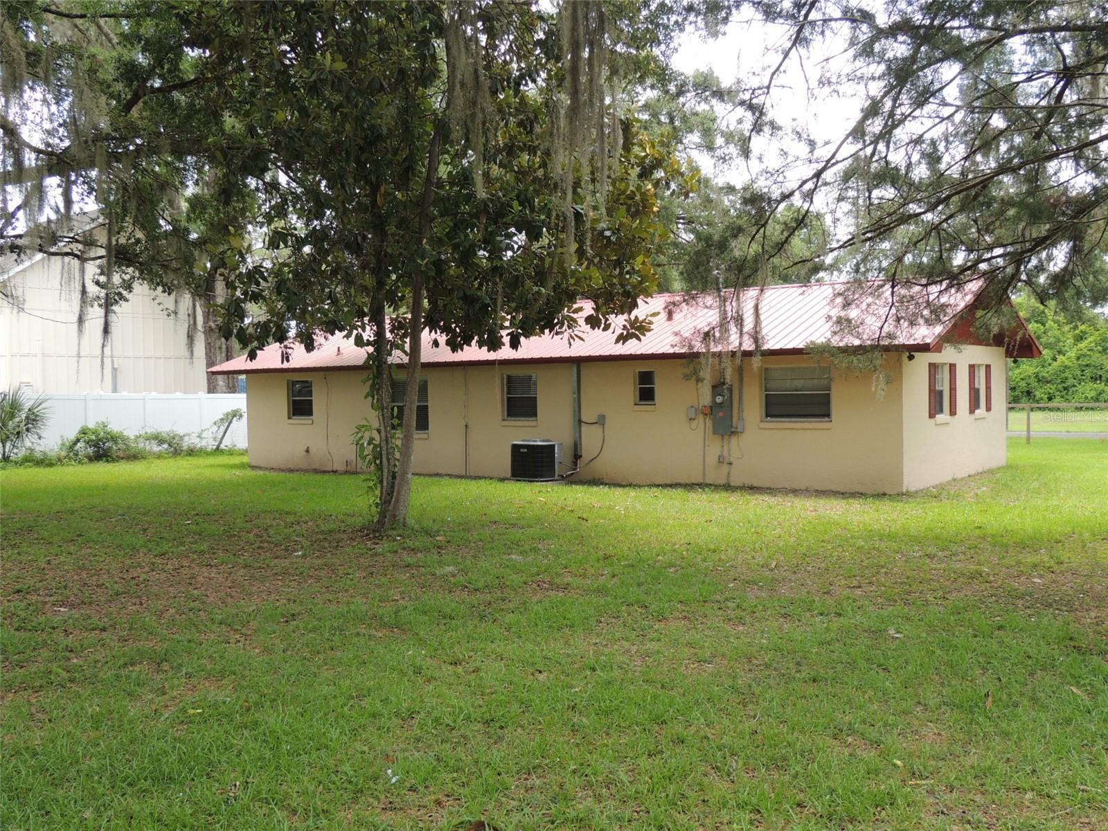 330 SE 6TH ST, WILLISTON, FL — photo 6