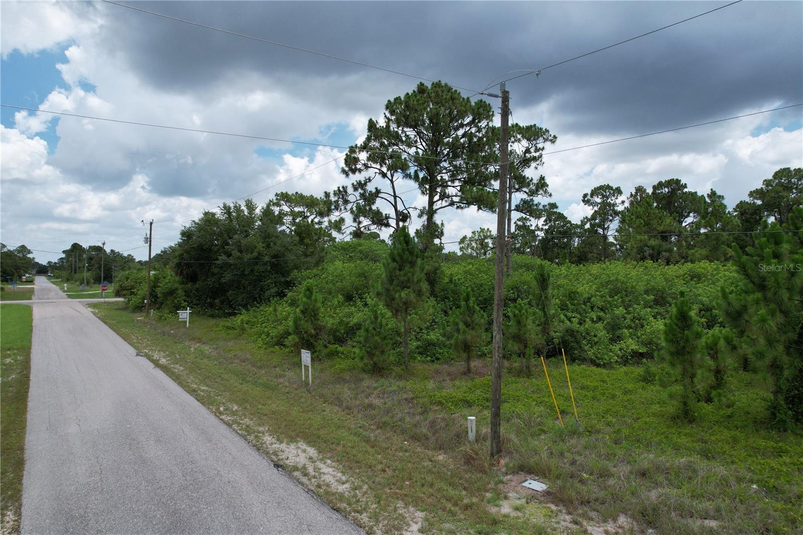 980 LAKESIDE DR, LEHIGH ACRES, FL — photo 2