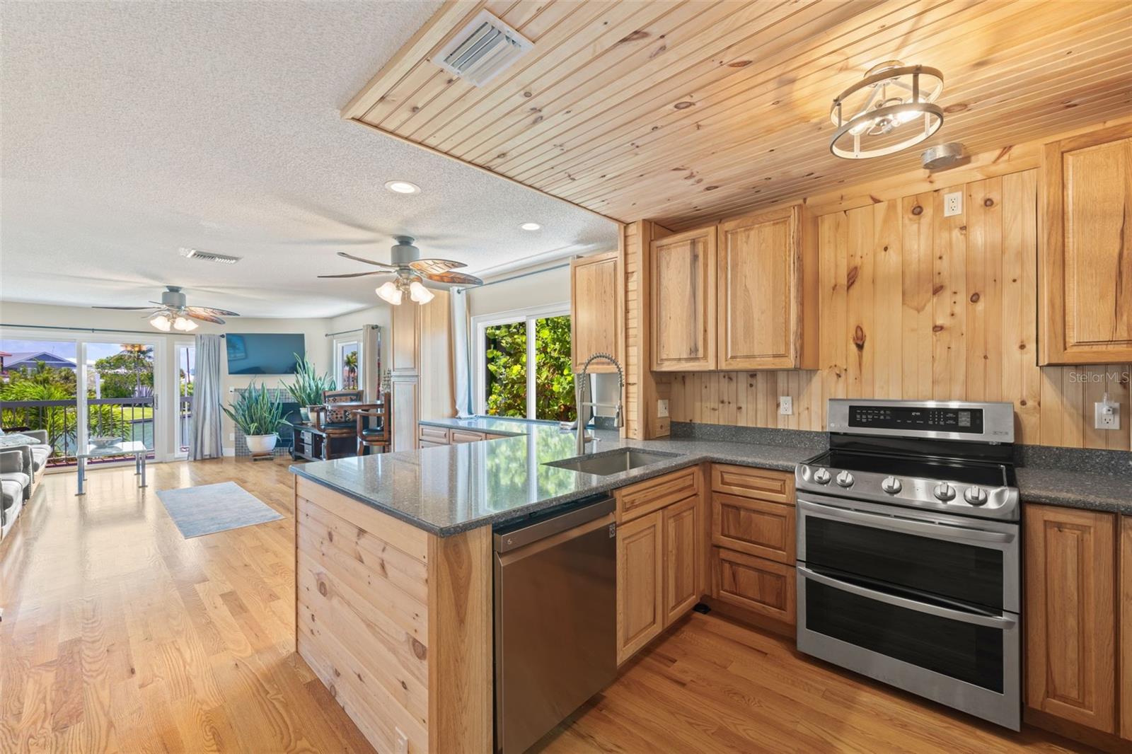 367 MADEIRA CIR, TIERRA VERDE, FL — photo 11