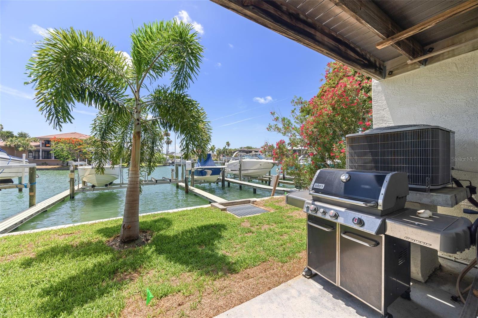 367 MADEIRA CIR, TIERRA VERDE, FL — photo 39