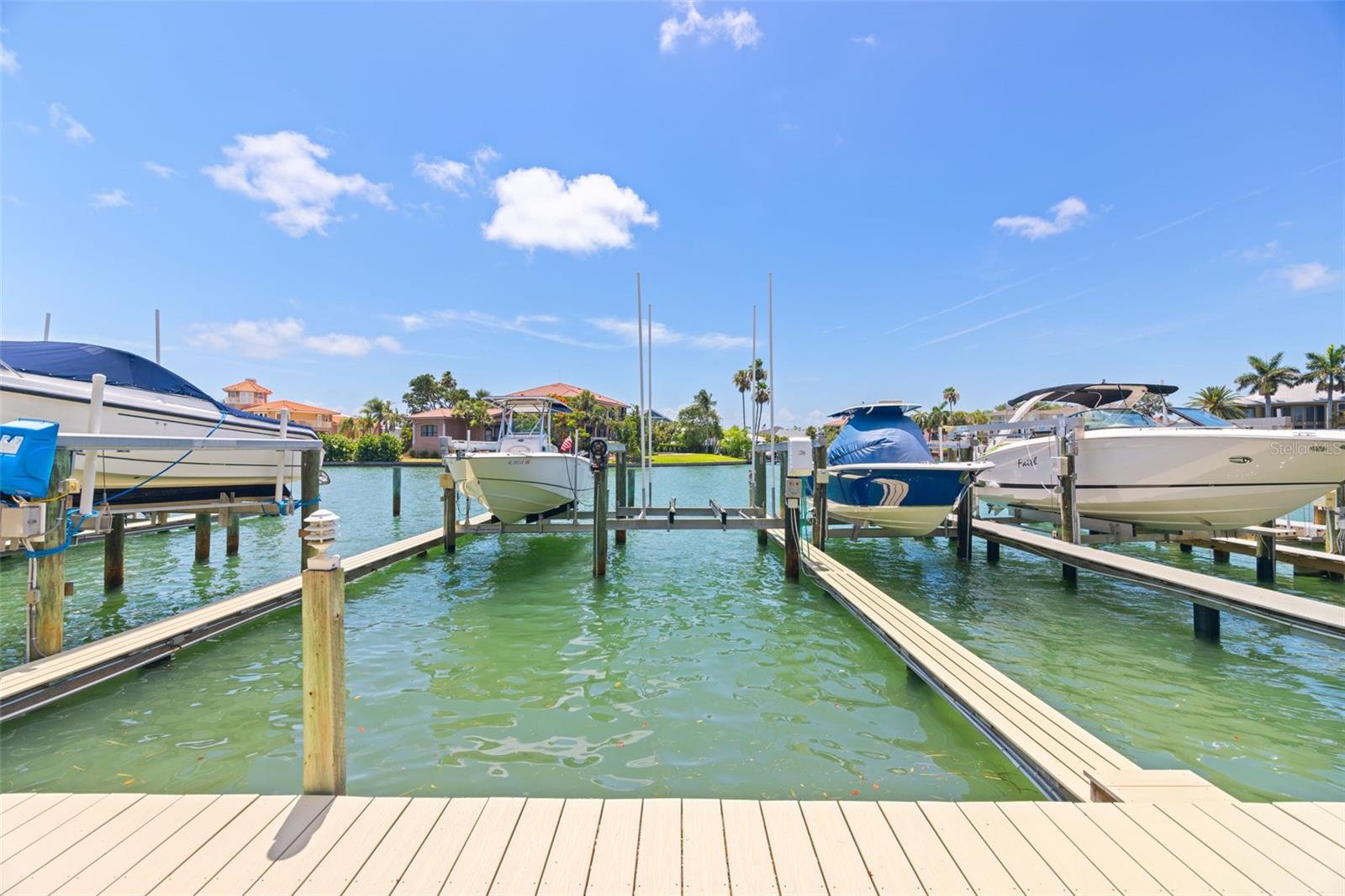 367 MADEIRA CIR, TIERRA VERDE, FL — photo 42