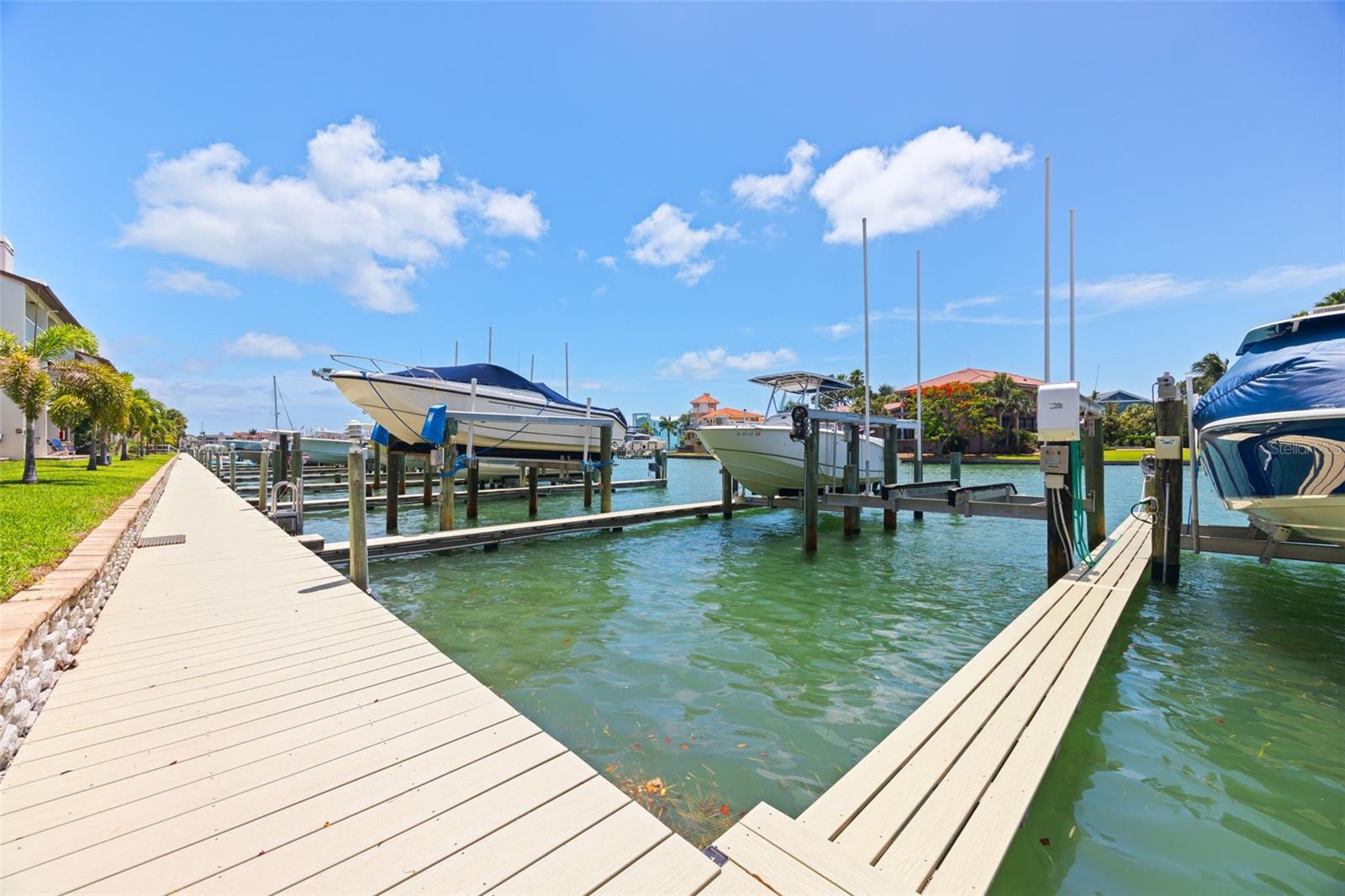 367 MADEIRA CIR, TIERRA VERDE, FL — photo 43