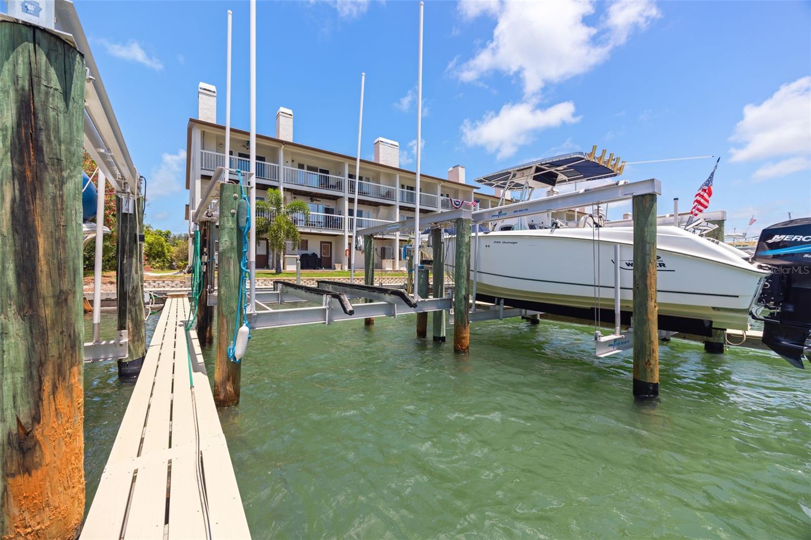 367 MADEIRA CIR, TIERRA VERDE, FL — photo 44