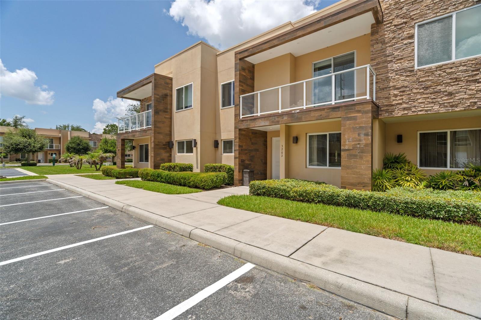 3202 BRASILIA AVE, KISSIMMEE, FL — photo 2