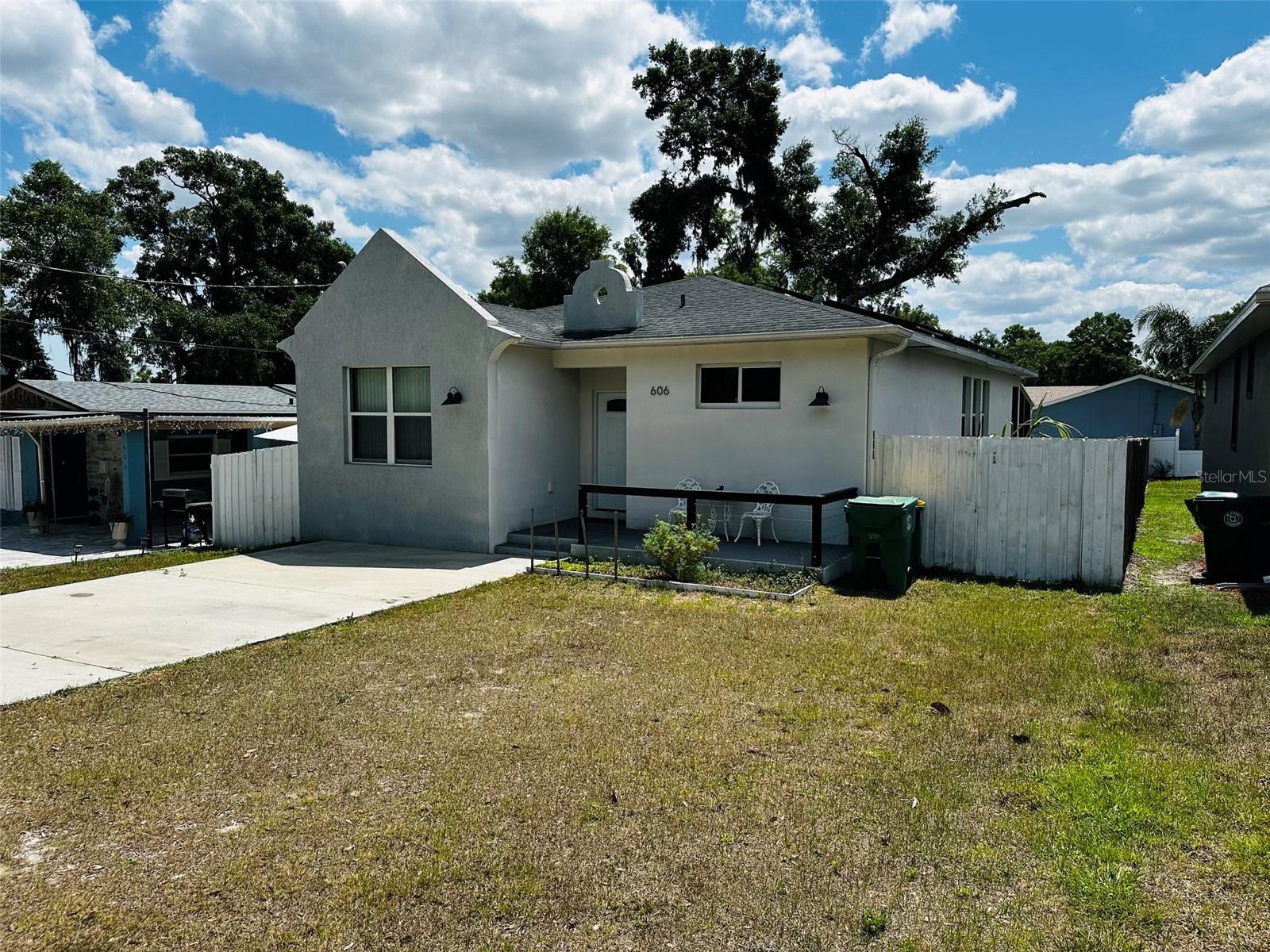 606 W VOORHIS AVE, DELAND, FL
