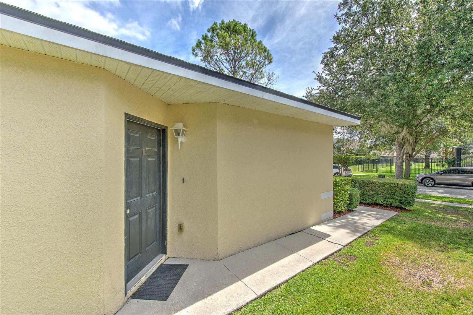 5843 WRENWATER, LITHIA, FL — photo 4
