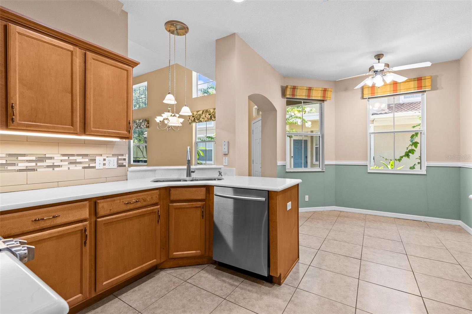 3350 COVERED BRIDGE DR W, DUNEDIN, FL — photo 15