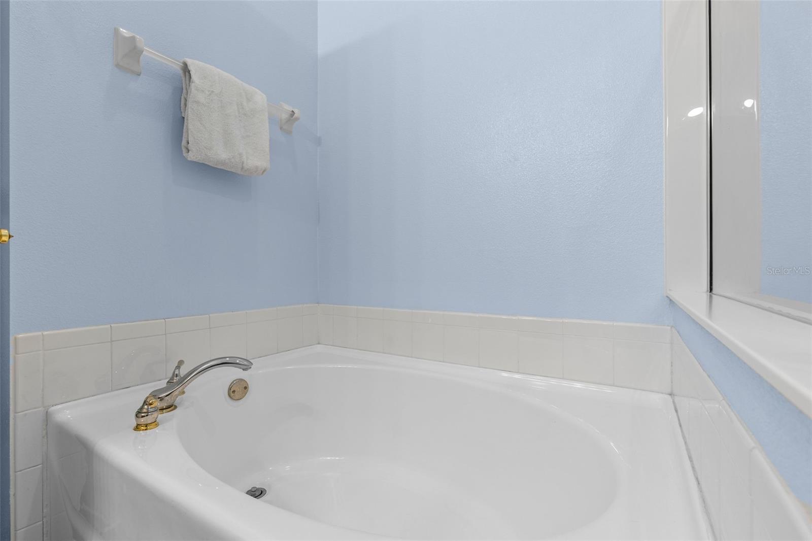 3350 COVERED BRIDGE DR W, DUNEDIN, FL — photo 25