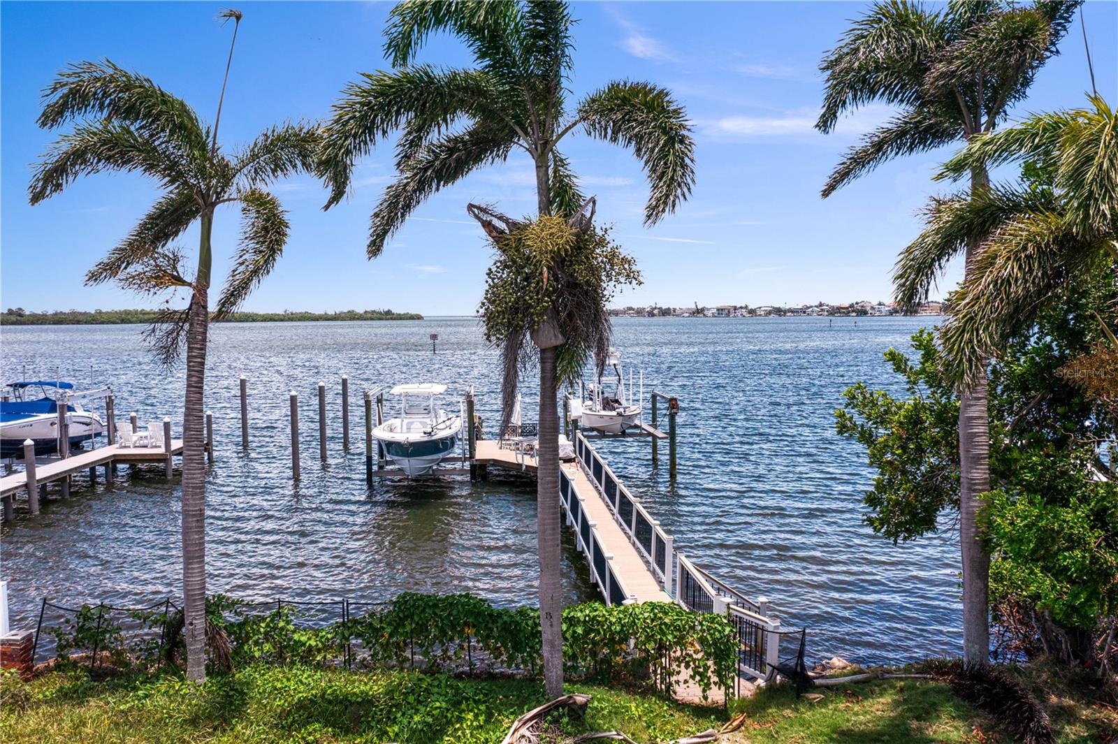 6527 BAYOU GRANDE BLVD NE, ST PETERSBURG, FL — photo 2