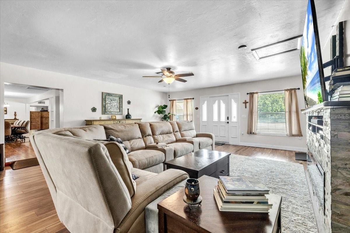 1655 DANIELS DR, NORTH FORT MYERS, FL — photo 4