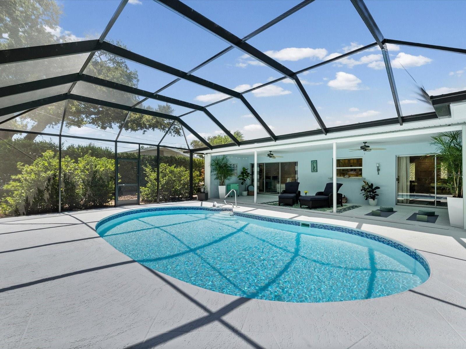2285 WATROUS DR, DUNEDIN, FL — photo 2