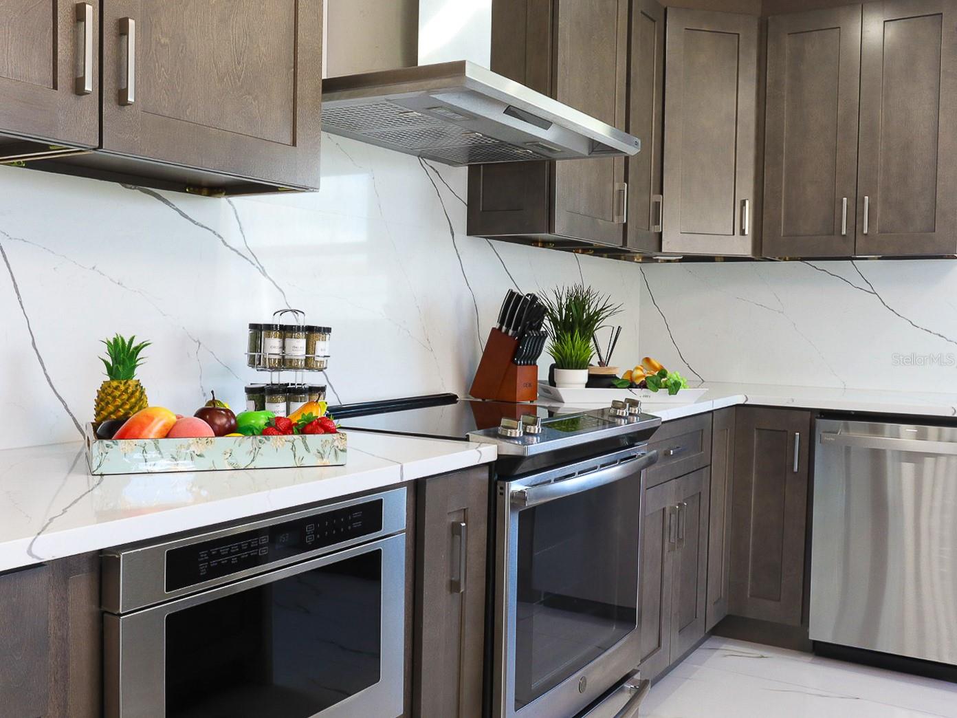 10707 DONBRESE AVE, TAMPA, FL — photo 27