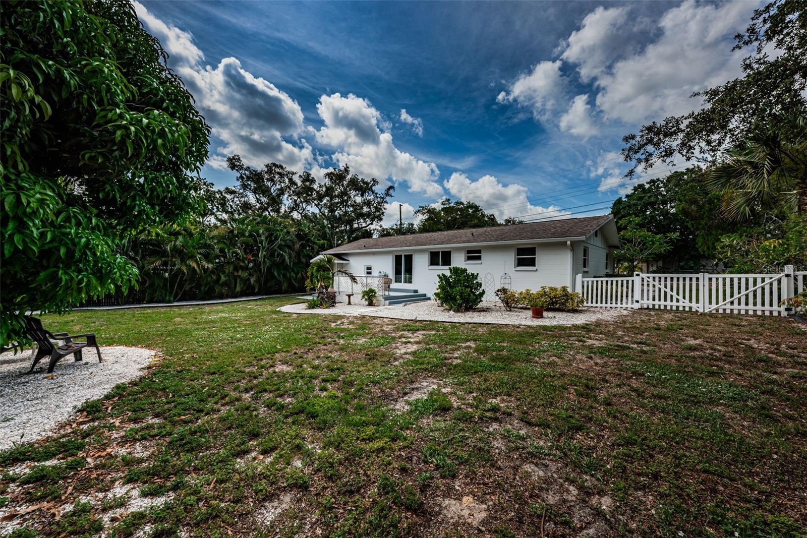 412 PENNSYLVANIA AVE, PALM HARBOR, FL — photo 31